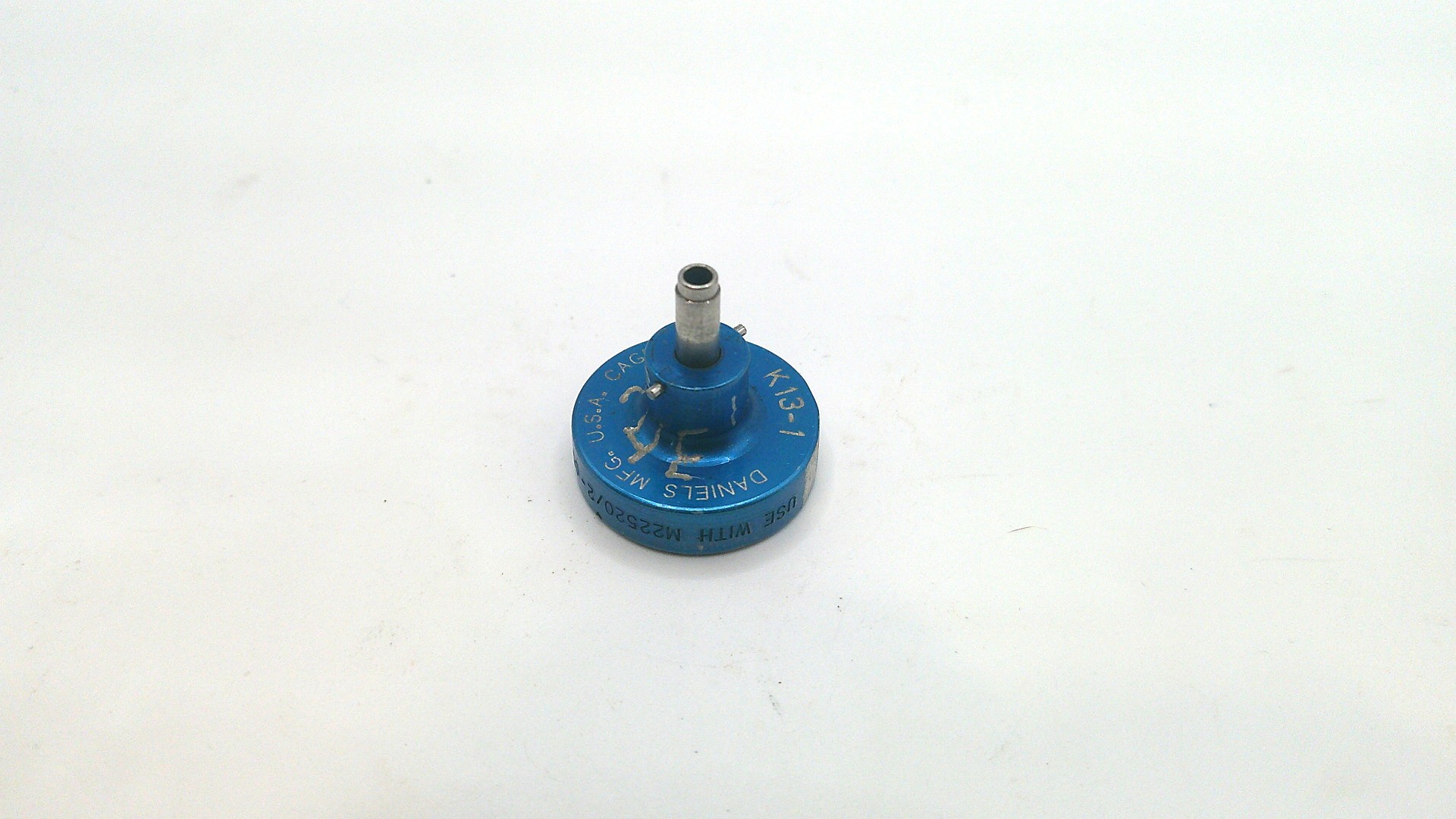 K13-1 M22520/2-08 Positioner Mfg. Daniels Condition: Used - Image 2