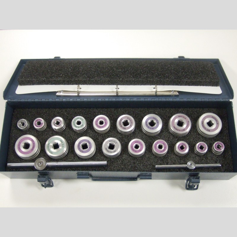 CM-S-389TR Adapter Tool Kit Mfg: Daniels Condition: Used