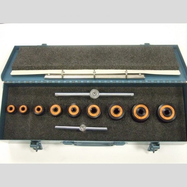 CM-S-264R Adapter Tool Kit Mfg: Daniels Condition: Used