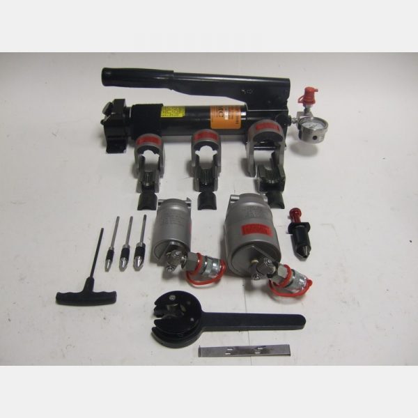 DLTFRPSKT3005 Tool Kit Mfg: Deutsch Condition: Used