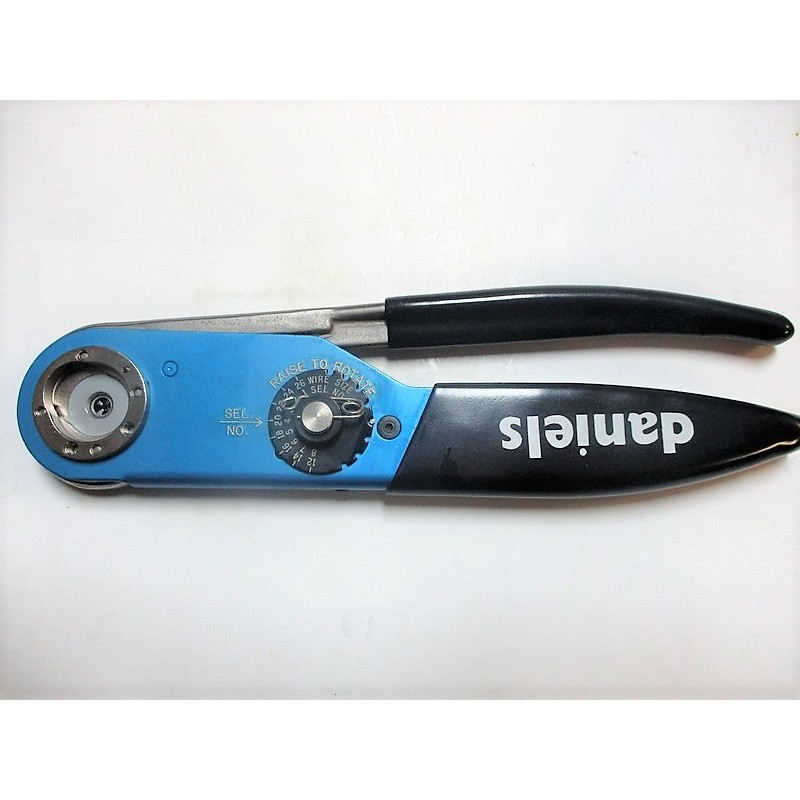 AF8 Crimp Tool M22520/1-01 Old Series Mfg: Daniels Condition: New Surplus