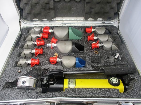 RTSK8-02-001  RTSK8-01-001 Aeroquip Tool Kit  Mfg: Aeroquip  Conditon: Used