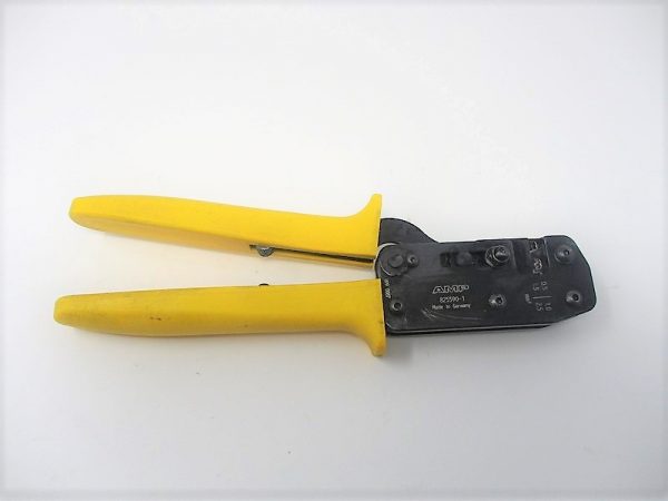 825590-1 Crimp Tool Mfg. TE Connectivity AMP Condition: Used