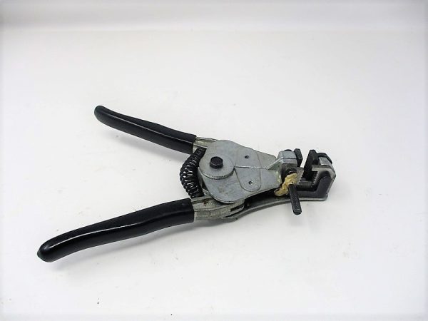 45-1513  Wire Stripper  Mfg: Ideal  Condition: Used