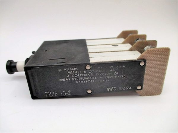 7276-13-2 Breaker Mfg. Texas Instruments Cond: New Surplus