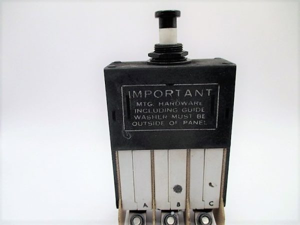 7276-13-2 Breaker Mfg. Texas Instruments Cond: New Surplus - Image 3