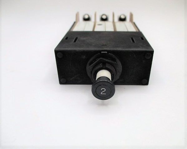 7276-13-2 Breaker Mfg. Texas Instruments Cond: New Surplus - Image 4