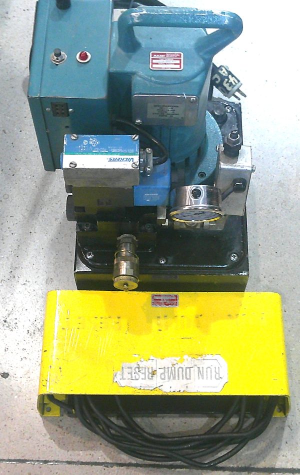 69120-1  Hydraulic Pump With Hand Controller Mfg. TE Connectivity AMP  Condition: Used