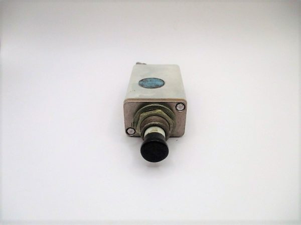 D6761-1-7 Breaker Mfg. Klixon Condition: New Surplus - Image 2