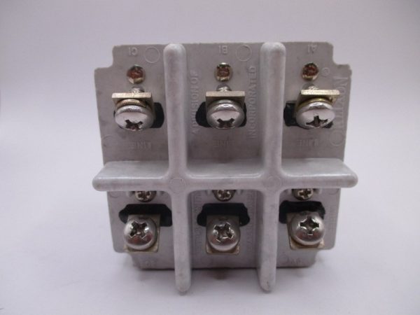 D6760-1-10 Breaker Mfg. Klixon Condition: New Surplus - Image 3