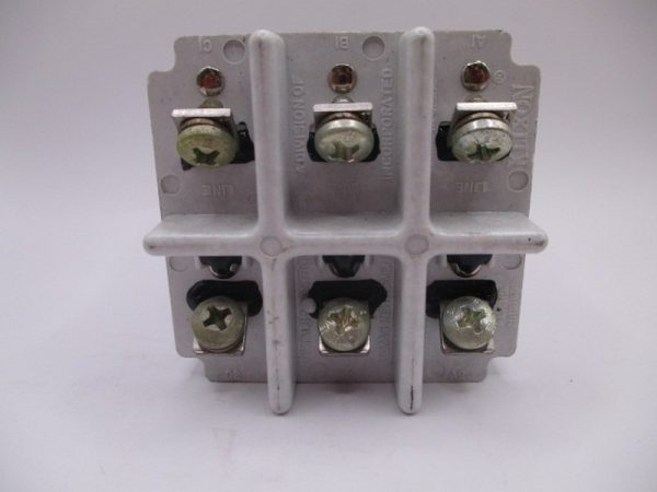 D6760-17-25 Breaker Mfg. Klixon Condition: New Surplus - Image 2