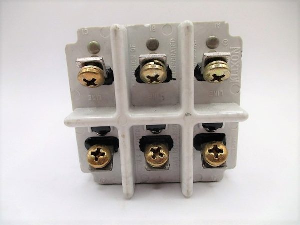 D6760-4-5 Breaker Mfg. Klixon Condition: New Surplus - Image 2