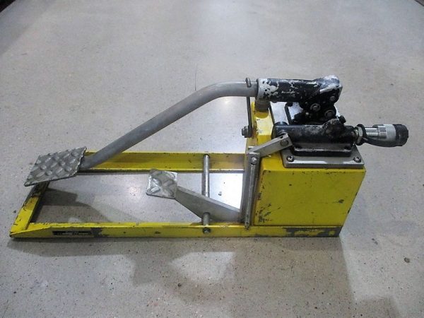 69325  Foot Pump Mfg. TE Connectivity AMP  Condition: Used