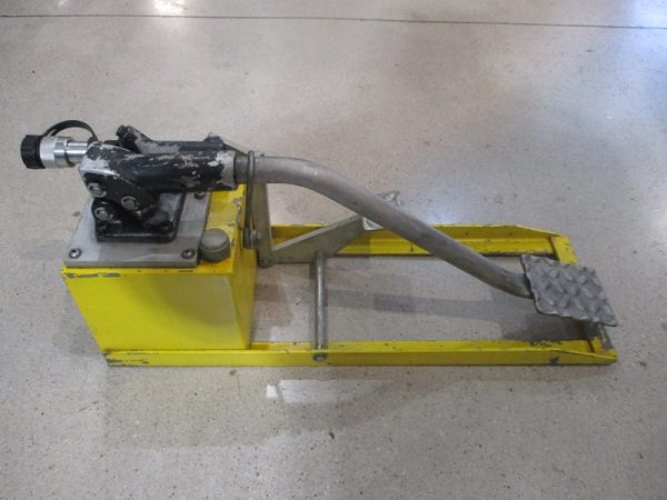 69325  Foot Pump Mfg. TE Connectivity AMP  Condition: Used - Image 3