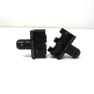 Y1060 Crimp Die No Locator Mfg: Daniels Condition: Used