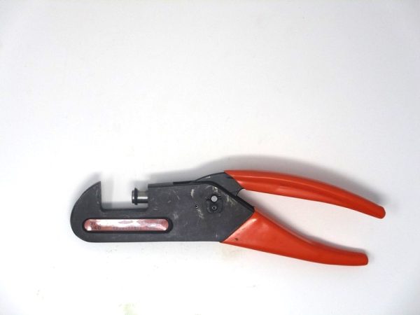 WT640  Crimp Tool Frame  Mfg: Thomas & Betts  Condition: Used