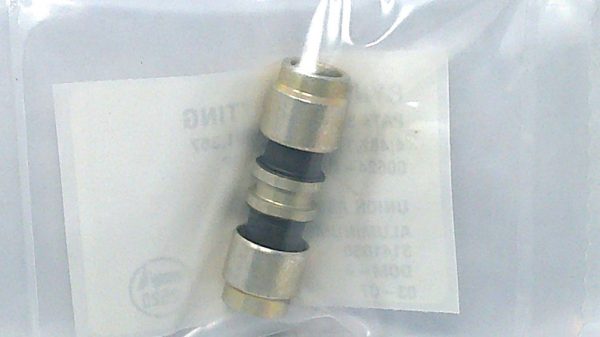 RA0001D06  Fitting Mfg: Aeroquip  Condition: New Surplus - Image 2