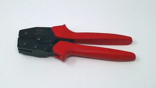 63811-3300 Crimp Tool Mfg.: Molex Condition: Used