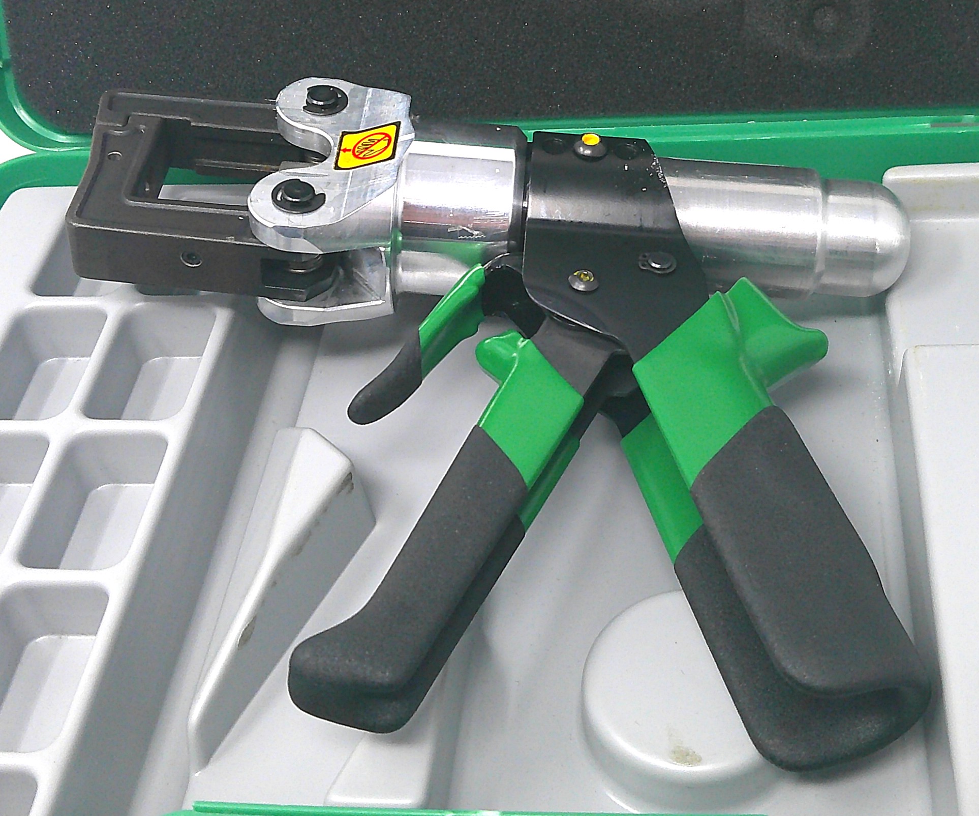 HD-37 Hydraulic Crimp Tool Mfg: Daniels Condition: Used - Image 2